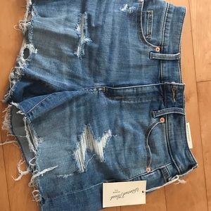 BNWT universal thread mom shorts destructed size 4